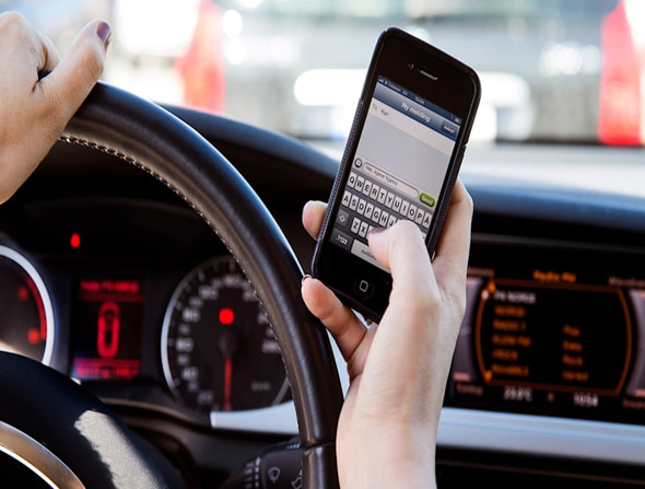 Trafikte cep telefonuyla konuşma cezası ne kadar